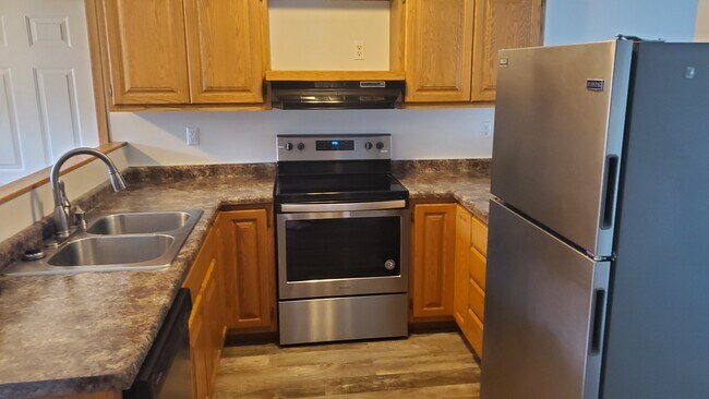 Building Photo - 325 Shorewood Cir