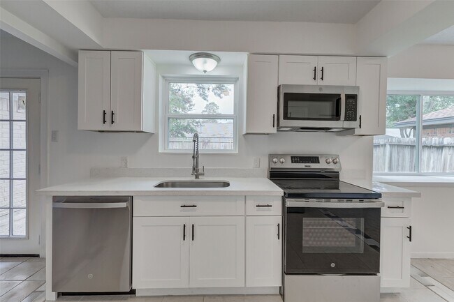 Primary Photo - 6011 Coachgate Dr