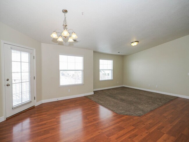 Building Photo - Beautiful Daybreak Condo