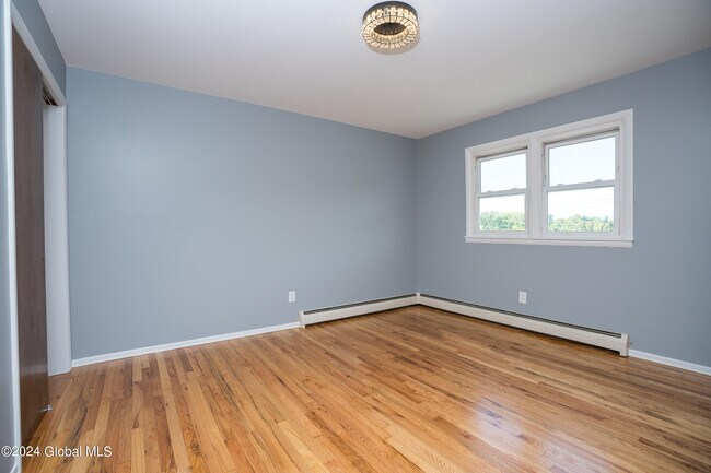 Building Photo - 35 McAlpin St
