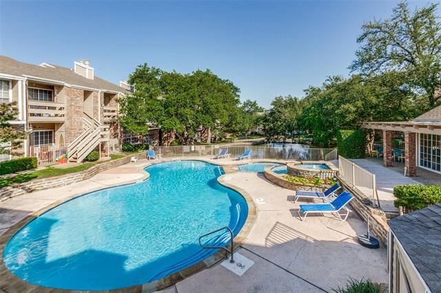 Building Photo - 3550 Country Square Dr