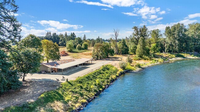 Building Photo - 39601 Santiam Bluffs Rd NE
