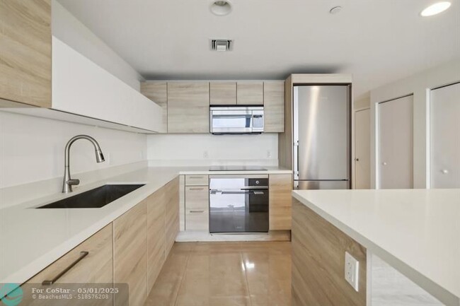 Building Photo - 16385 Biscayne Blvd