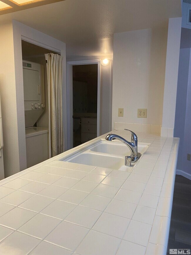 Building Photo - 2875 Idlewild Dr