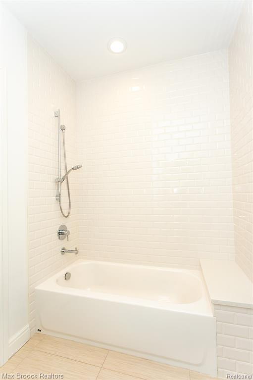 Building Photo - 25925 York Rd