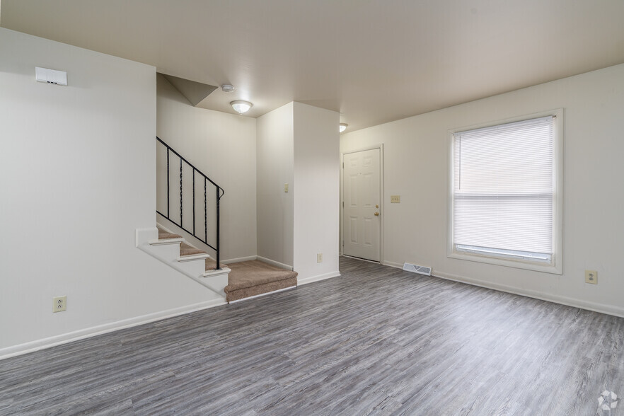 2BR, 1.5BA -850SF - Living Room - Alexandria Colony