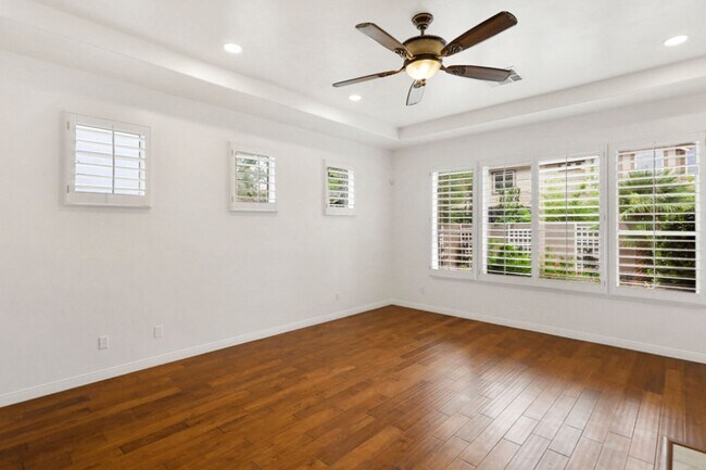 Building Photo - 5 Bedroom Pool Home Located In Summerlin G...