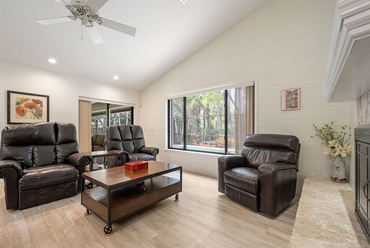 Building Photo - 17982 Tidewater Cir