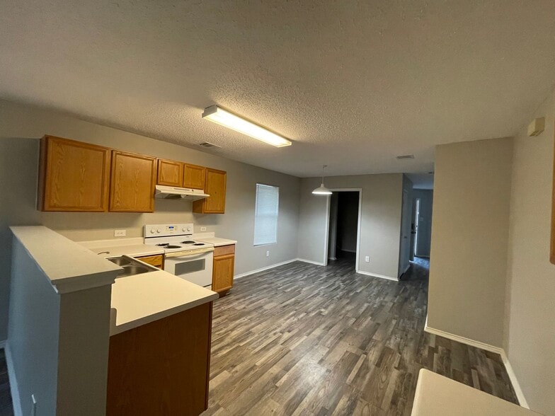 Building Photo - 5013 Waterford Dr