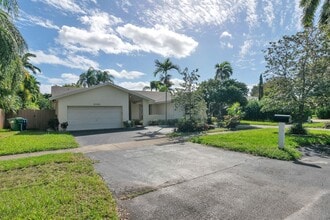 Building Photo - Beautiful home in quiet neighborhood