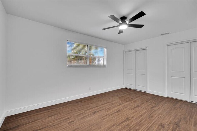 Building Photo - 420 SW 27th Terrace