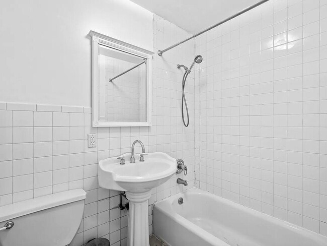 Building Photo - 93 Wyckoff Ave