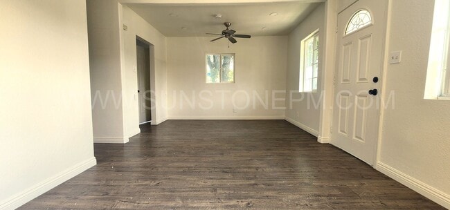 Building Photo - 3 Bedroom, 1 Bathroom