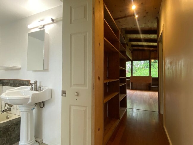 Building Photo - Private Hideaway on 1 Acre -Hawaiian Paradise Park