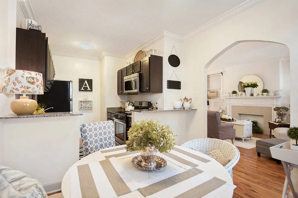 Building Photo - 901 W Argyle St