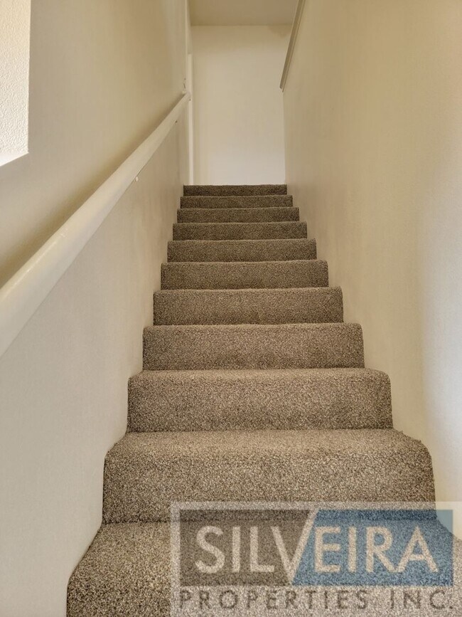 Building Photo - Unique 2 Bedroom Unit Available Now!