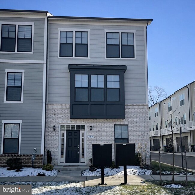 Building Photo - 301 Willis St