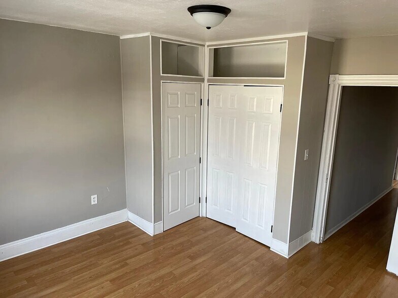 Building Photo - 1108 E 3rd St