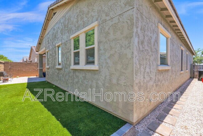 Building Photo - 8720 E Navarro Ave