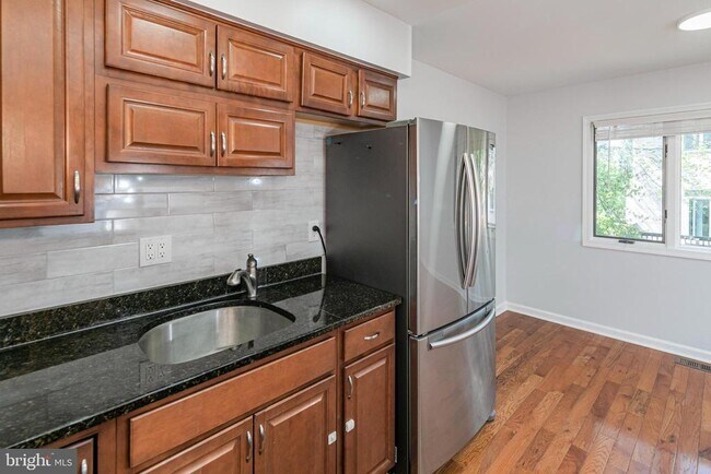 Building Photo - 7 Exeter Ct