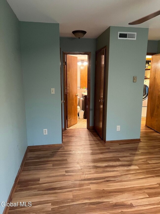 Building Photo - 43 Green Meadow Dr