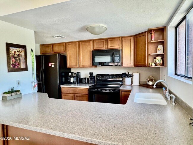 Building Photo - 5051 N Sabino Canyon Rd