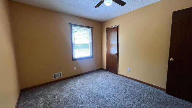 Building Photo - 6460 Lake Esther Dr
