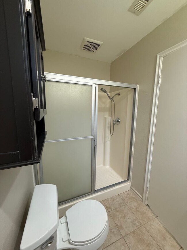 Building Photo - First Time rental in Central Simi Valley, 3 bed, 2 bath