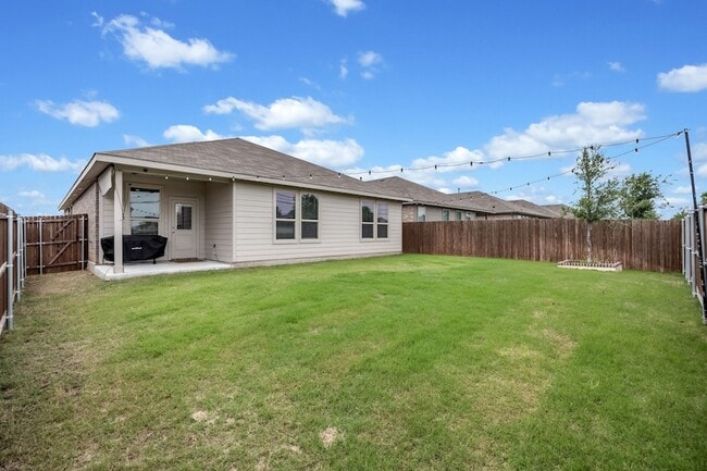 Building Photo - 5208 Petal Mdws Dr