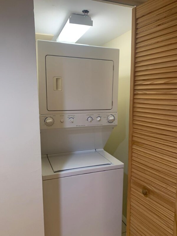 Building Photo - 701 S Madison Ave