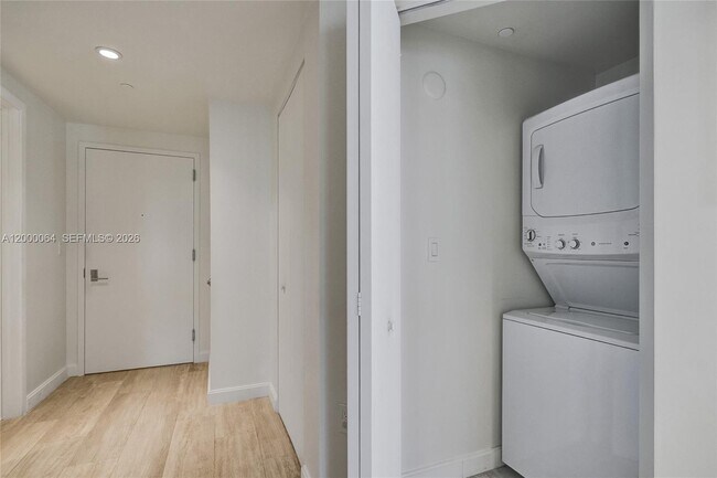 Building Photo - 45 SW 9th St