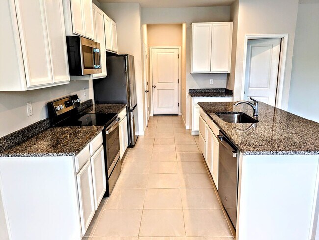 Building Photo - Annual UNfurnished NEW 4/ 2 1/2 home off S...