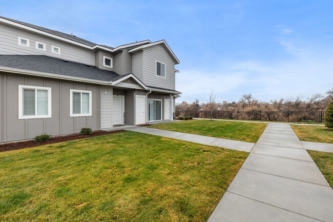 Building Photo - Wilson Creek Townhomes! Move In By 7/31 & ...