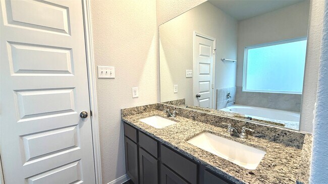 Building Photo - 2340 Mooneye Ct