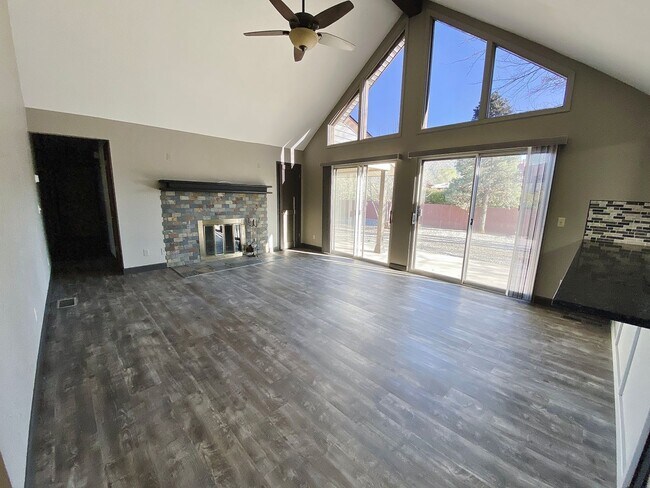 Building Photo - HOUSE - VILLAGE OF OAK CREEK