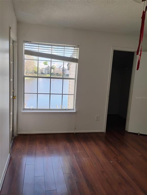 Building Photo - 1924 Lake Atriums Cir