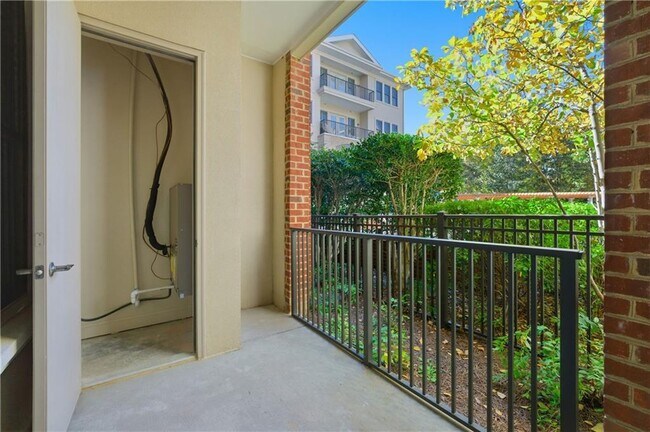 Building Photo - 3621 Vinings Slope SE