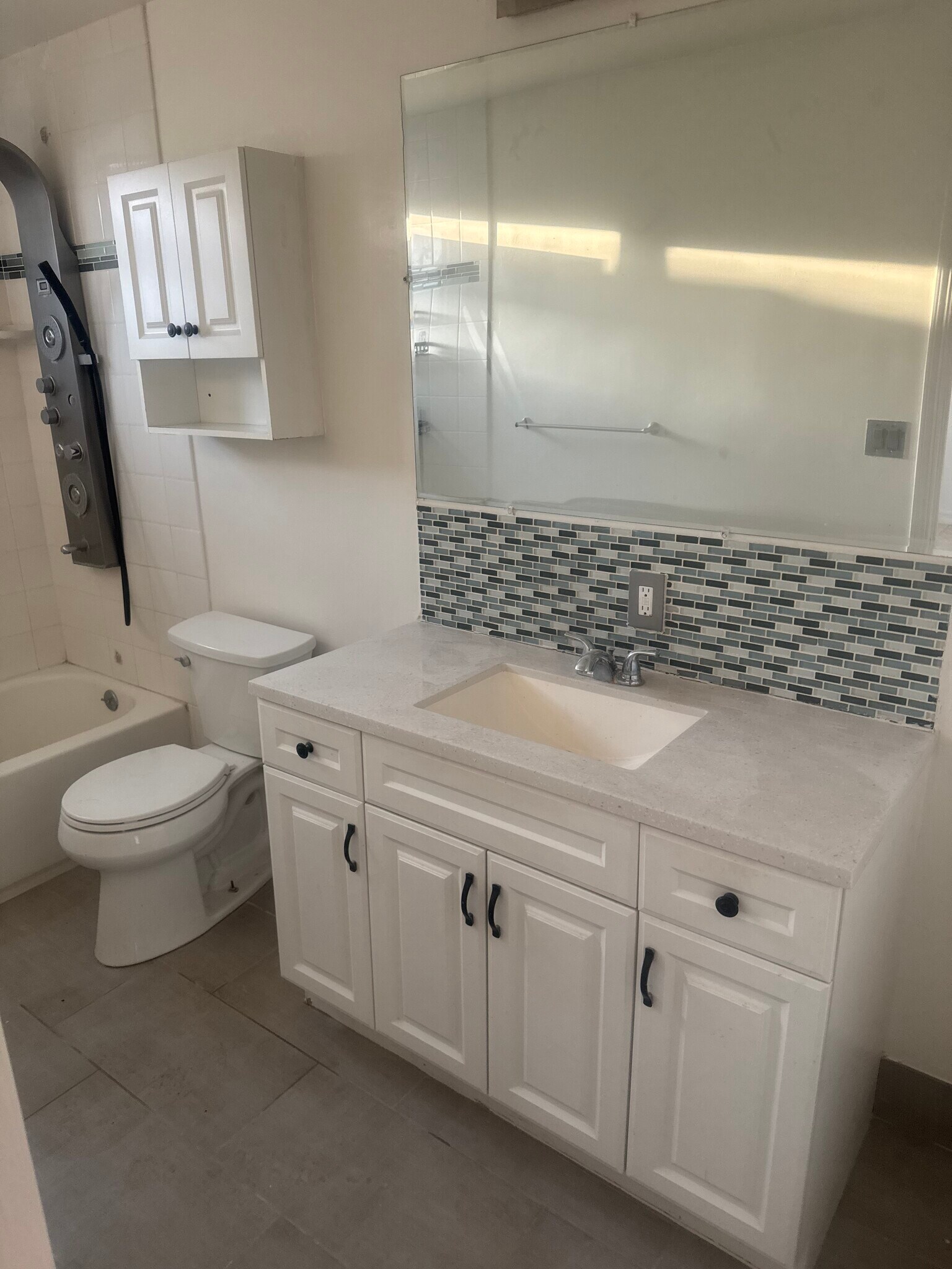 Building Photo - 729 E Elder St