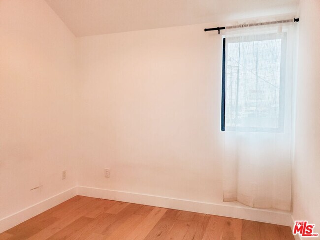 Building Photo - 11221 Hannum Ave