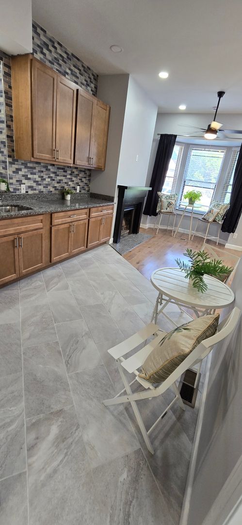 Building Photo - Beautifully Rehabbed Condo with Charm-Pool...