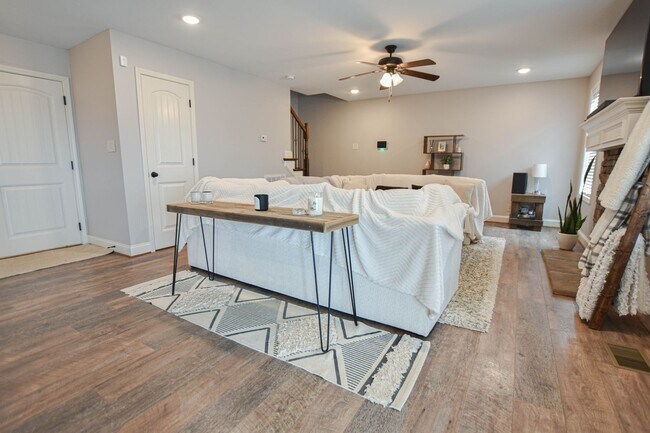 Building Photo - Pet Friendly Four Bedroom!