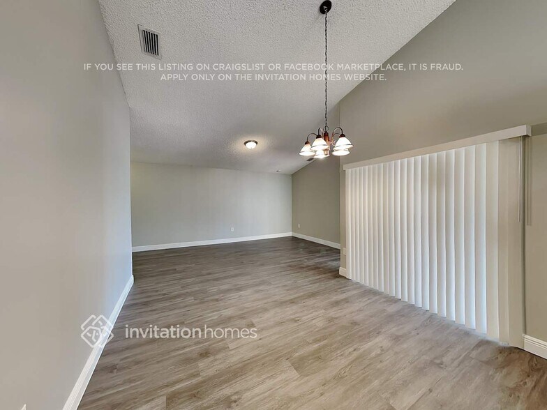 Building Photo - 3350 NW 78th Ave