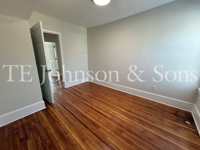 Building Photo - Updated 3BR/2BA Apartment with Quartz Counters & Modern Finishes