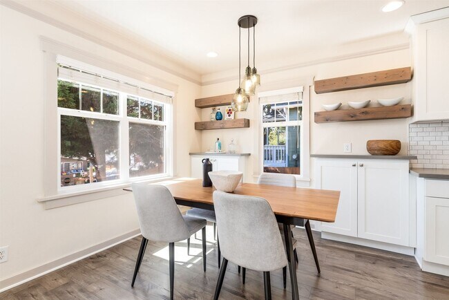 Building Photo - LIM DUPLEX