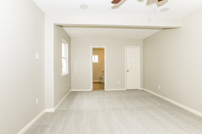 Building Photo - 6015 Glenhurst Dr