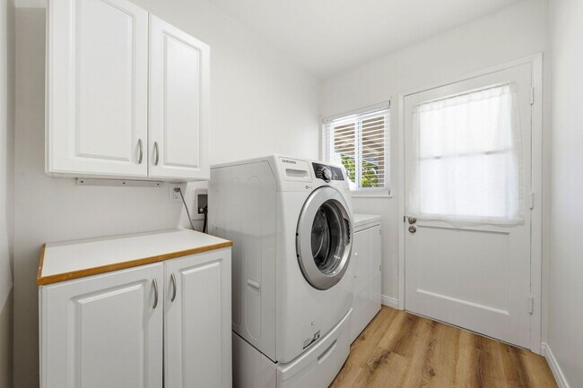 Building Photo - Beautifully Updated 3 Bedroom Home in Desired Costa Mesa Location
