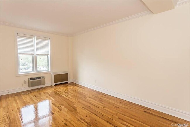 Building Photo - 111 7th St