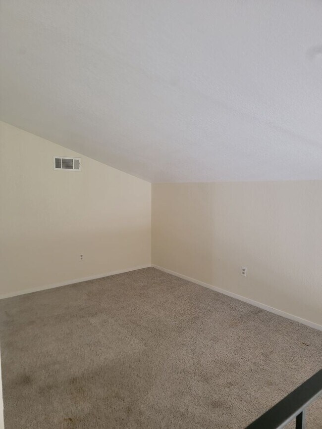 Building Photo - 3 Bed / 2 Bath Home with Pool, RV Parking & Private Balcony