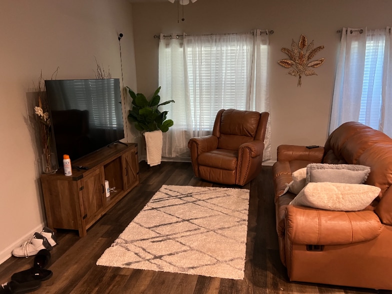 Building Photo - 2107 Creel Ln