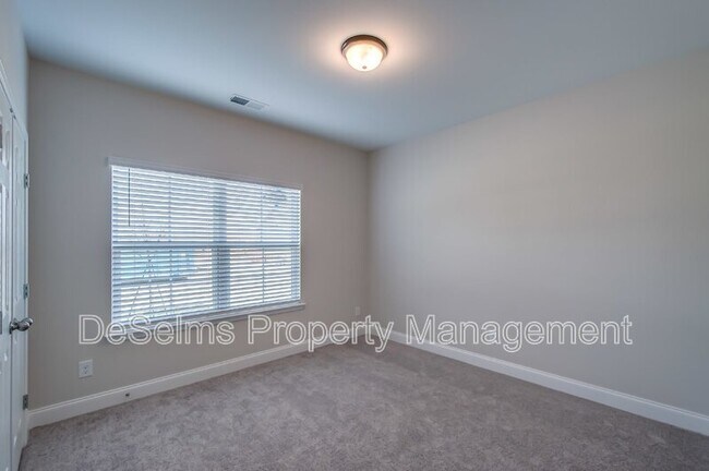 Building Photo - 1529 Holton Rd